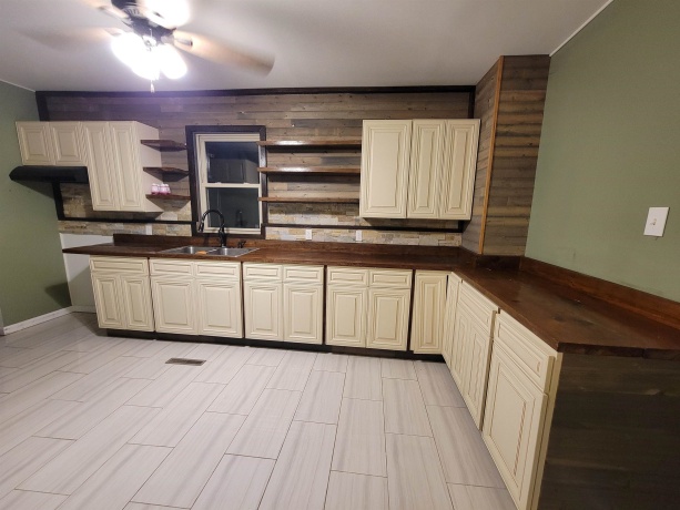 915 Superior, OTTAWA, Illinois 61350, 4 Bedrooms Bedrooms, ,1 BathroomBathrooms,House,For Sale,Superior,202507556