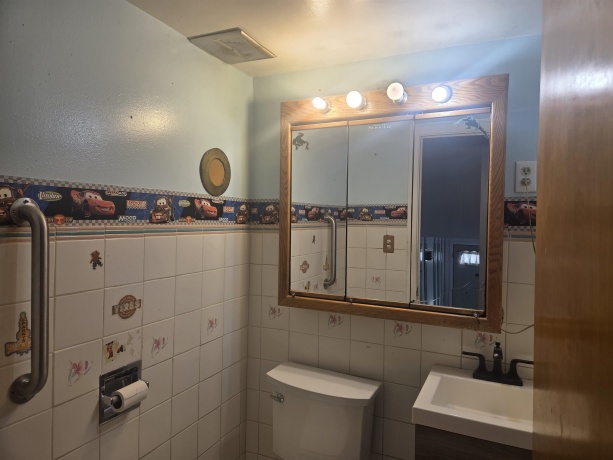 257 Dover, DES PLAINES, Illinois 60018, 3 Bedrooms Bedrooms, ,1 BathroomBathrooms,Condominium,For Sale,Dover,202507557