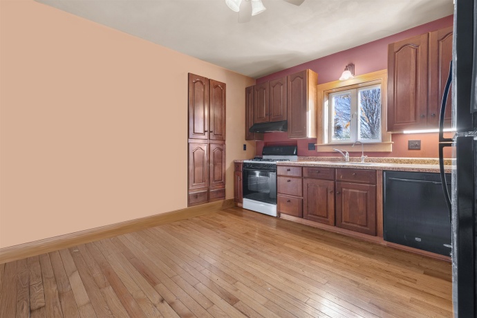 395 Cedarville, FREEPORT, Illinois 61032, 4 Bedrooms Bedrooms, ,2 BathroomsBathrooms,House,For Sale,Cedarville,202507288