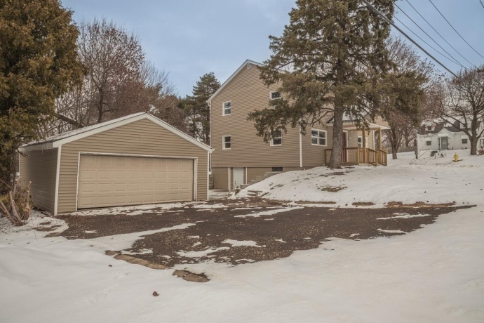 4516 Raven, ROCKFORD, Illinois 61107, 3 Bedrooms Bedrooms, ,2 BathroomsBathrooms,House,For Sale,Raven,202507566