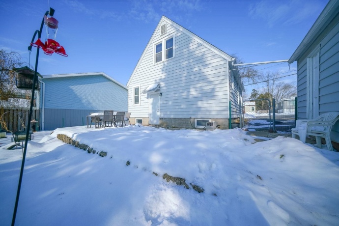 409 Lincoln, MOUNT MORRIS, Illinois 61054, 2 Bedrooms Bedrooms, ,1 BathroomBathrooms,House,For Sale,Lincoln,202507575