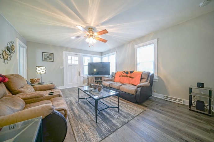 409 Lincoln, MOUNT MORRIS, Illinois 61054, 2 Bedrooms Bedrooms, ,1 BathroomBathrooms,House,For Sale,Lincoln,202507575