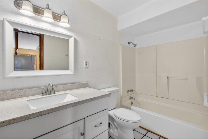 2527-2529 Holmes, ROCKFORD, Illinois 61108, ,2 Units,For Sale,Holmes,202507574