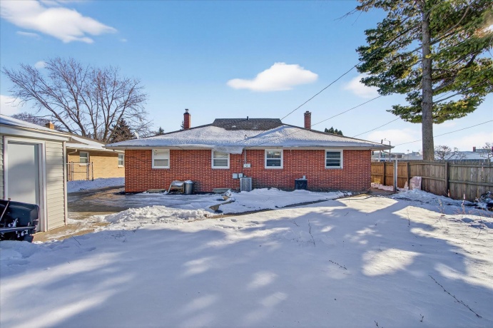 2527-2529 Holmes, ROCKFORD, Illinois 61108, ,2 Units,For Sale,Holmes,202507574