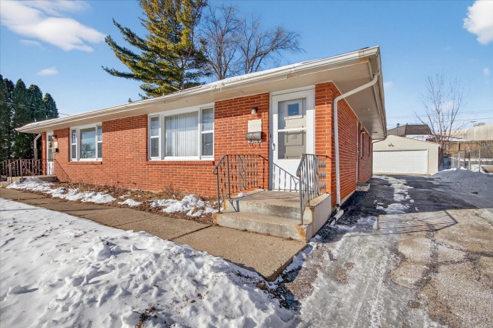 2527-2529 Holmes, ROCKFORD, Illinois 61108, ,2 Units,For Sale,Holmes,202507574