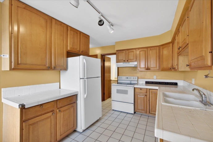 2527-2529 Holmes, ROCKFORD, Illinois 61108, ,2 Units,For Sale,Holmes,202507574