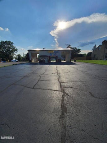 911 Logan, LENA, Illinois 61048, ,Business W/ Real Estate,For Sale,Logan,202507580