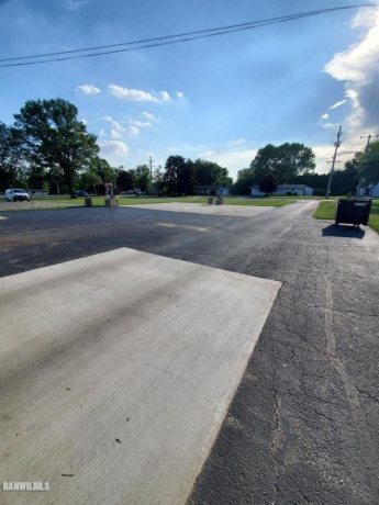 911 Logan, LENA, Illinois 61048, ,Business W/ Real Estate,For Sale,Logan,202507580