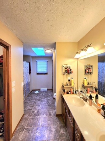 211 Cliffside, ROCKTON, Illinois 61072, 4 Bedrooms Bedrooms, ,2 BathroomsBathrooms,House,For Sale,Cliffside,202507591