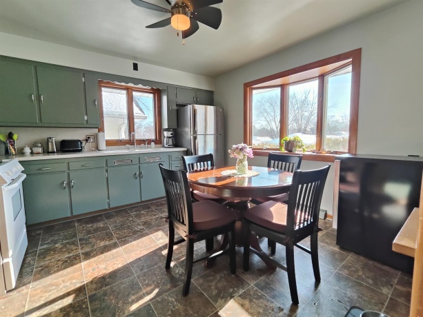 1424 American, FREEPORT, Illinois 61032, 2 Bedrooms Bedrooms, ,2 BathroomsBathrooms,House,For Sale,American,202507594