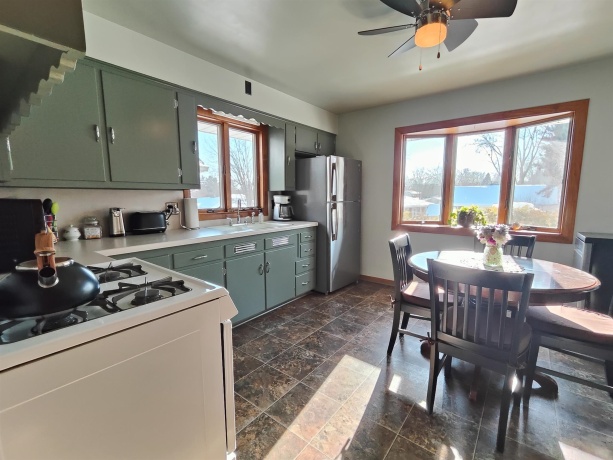 1424 American, FREEPORT, Illinois 61032, 2 Bedrooms Bedrooms, ,2 BathroomsBathrooms,House,For Sale,American,202507594