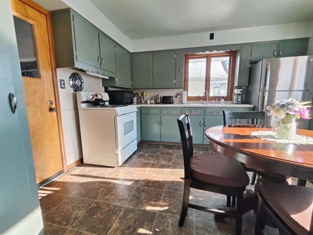 1424 American, FREEPORT, Illinois 61032, 2 Bedrooms Bedrooms, ,2 BathroomsBathrooms,House,For Sale,American,202507594