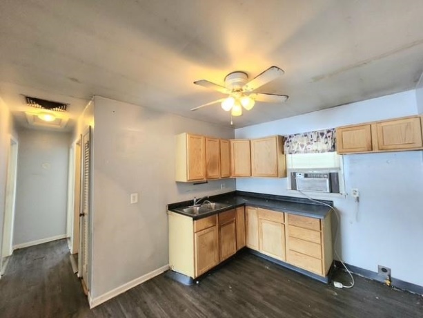 3326-28 Montrose, ROCKFORD, Illinois 61101, ,2 Units,For Sale,Montrose,202507483