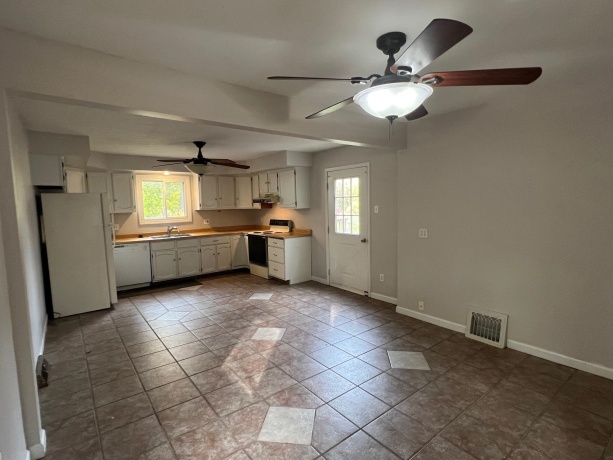 3906 Abbotsford, ROCKFORD, Illinois 61107, 2 Bedrooms Bedrooms, ,2 BathroomsBathrooms,House,For Sale,Abbotsford,202507009