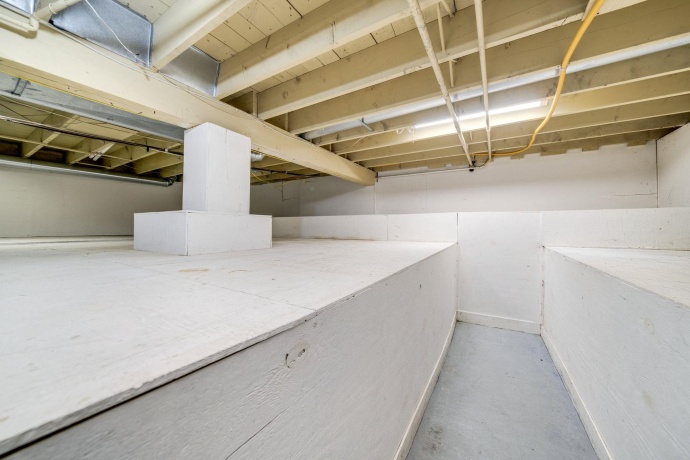 1584 Fairview, FREEPORT, Illinois 61032, 4 Bedrooms Bedrooms, ,2 BathroomsBathrooms,House,For Sale,Fairview,202507597