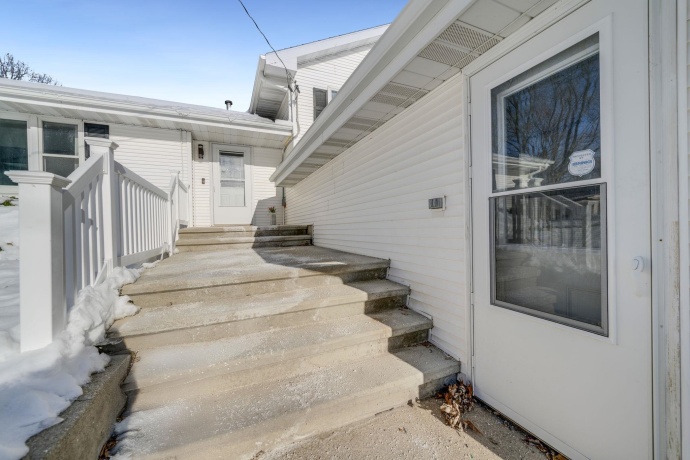 1584 Fairview, FREEPORT, Illinois 61032, 4 Bedrooms Bedrooms, ,2 BathroomsBathrooms,House,For Sale,Fairview,202507597