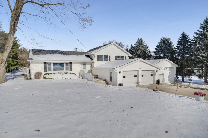 1584 Fairview, FREEPORT, Illinois 61032, 4 Bedrooms Bedrooms, ,2 BathroomsBathrooms,House,For Sale,Fairview,202507597