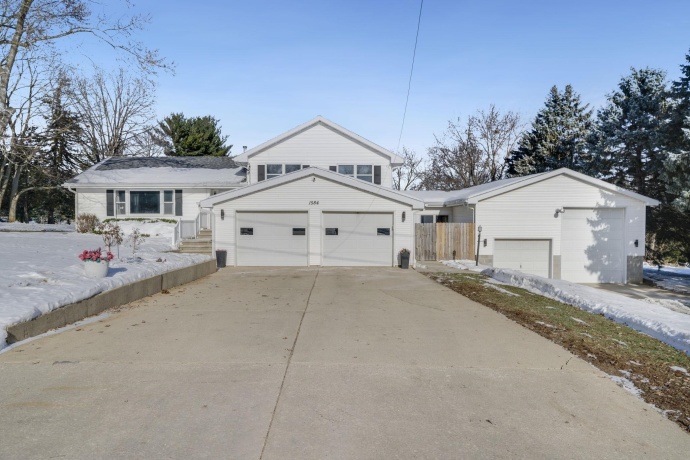 1584 Fairview, FREEPORT, Illinois 61032, 4 Bedrooms Bedrooms, ,2 BathroomsBathrooms,House,For Sale,Fairview,202507597