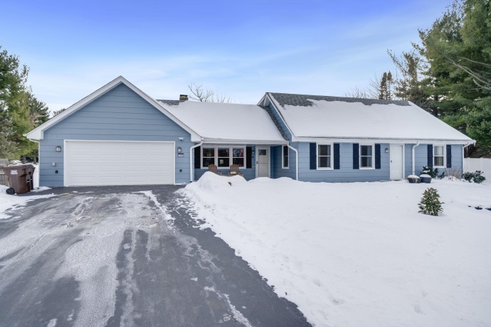 5393 Lakecrest, CALEDONIA, Illinois 61011, 5 Bedrooms Bedrooms, ,2 BathroomsBathrooms,House,For Sale,Lakecrest,202507598