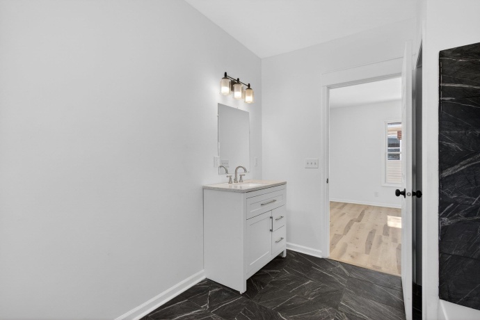 1111 Loomis, ROCKFORD, Illinois 61102, 4 Bedrooms Bedrooms, ,1 BathroomBathrooms,House,For Sale,Loomis,202507608