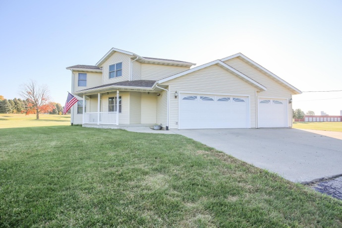 710 Otter Creek, MILLEDGEVILLE, Illinois 61051, 3 Bedrooms Bedrooms, ,2 BathroomsBathrooms,House,For Sale,Otter Creek,202506681