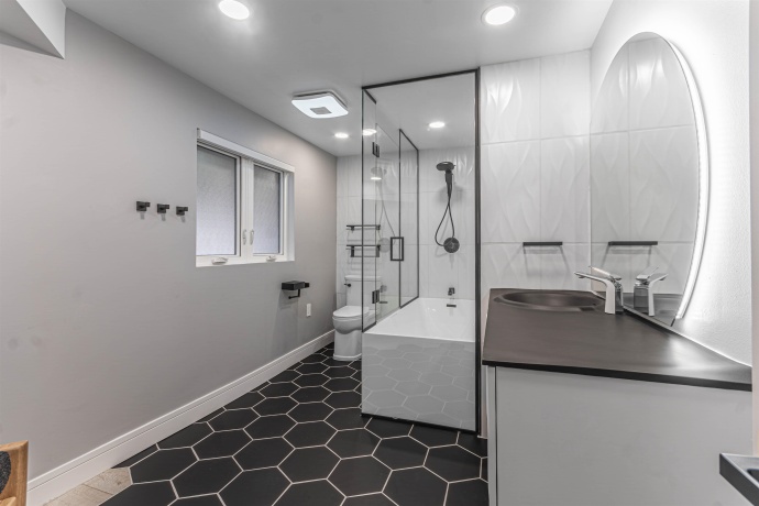 2200 Willow, ROCKFORD, Illinois 61107, 4 Bedrooms Bedrooms, ,2 BathroomsBathrooms,House,For Sale,Willow,202507644