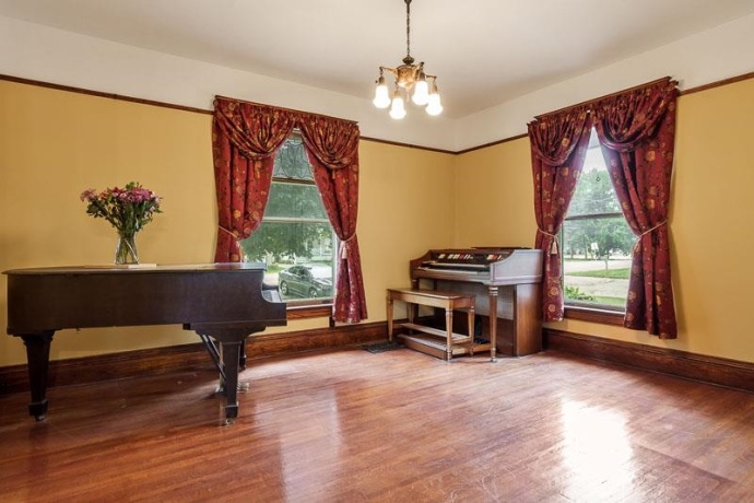 202 Chicago, DAVIS JUNCTION, Illinois 61020, 4 Bedrooms Bedrooms, ,1 BathroomBathrooms,House,For Sale,Chicago,202503380