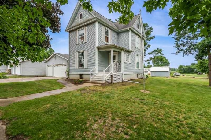 202 Chicago, DAVIS JUNCTION, Illinois 61020, 4 Bedrooms Bedrooms, ,1 BathroomBathrooms,House,For Sale,Chicago,202503380