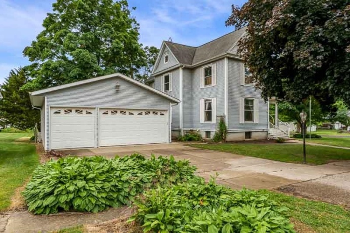 202 Chicago, DAVIS JUNCTION, Illinois 61020, 4 Bedrooms Bedrooms, ,1 BathroomBathrooms,House,For Sale,Chicago,202503380