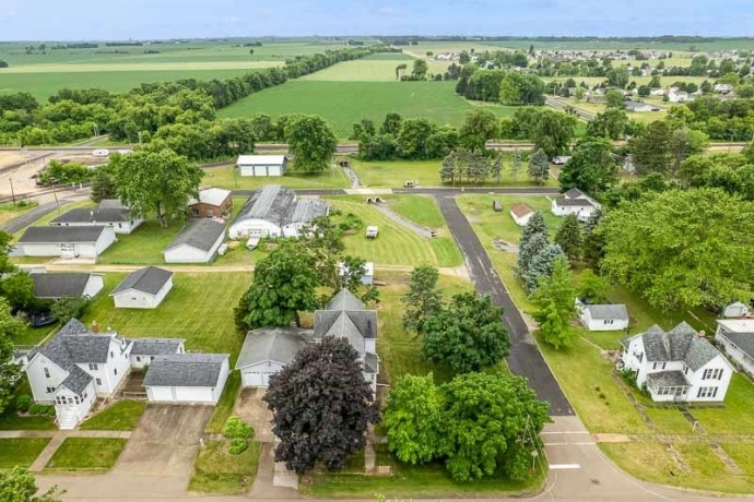 202 Chicago, DAVIS JUNCTION, Illinois 61020, 4 Bedrooms Bedrooms, ,1 BathroomBathrooms,House,For Sale,Chicago,202503380