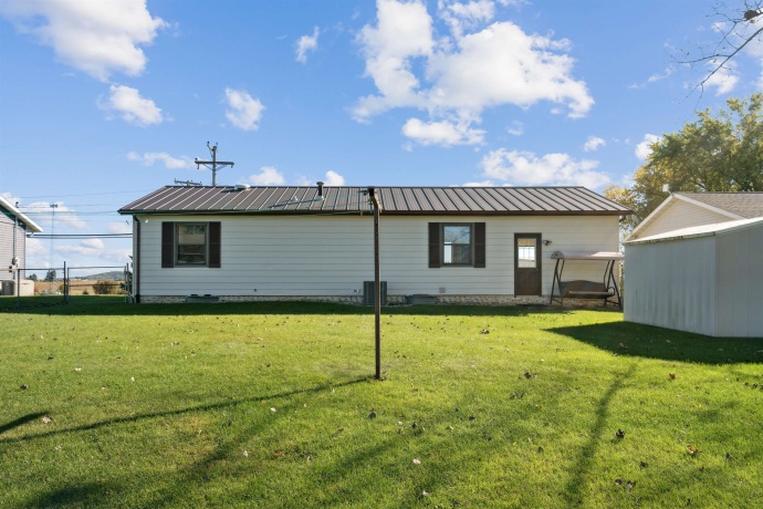 8920 Badger, EAST DUBUQUE, Illinois 61025, 3 Bedrooms Bedrooms, ,1 BathroomBathrooms,House,For Sale,Badger,202507651