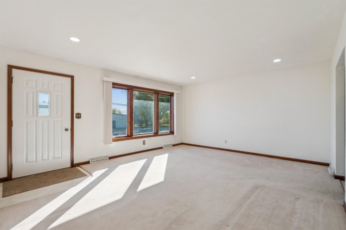 8920 Badger, EAST DUBUQUE, Illinois 61025, 3 Bedrooms Bedrooms, ,1 BathroomBathrooms,House,For Sale,Badger,202507651