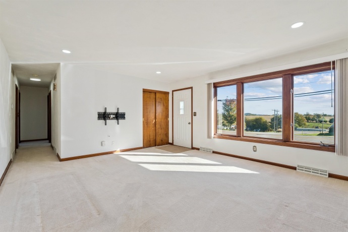 8920 Badger, EAST DUBUQUE, Illinois 61025, 3 Bedrooms Bedrooms, ,1 BathroomBathrooms,House,For Sale,Badger,202507651