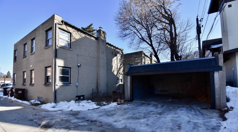 216 Carlton, ROCKFORD, Illinois 61103, ,2 Units,For Sale,Carlton,202507650