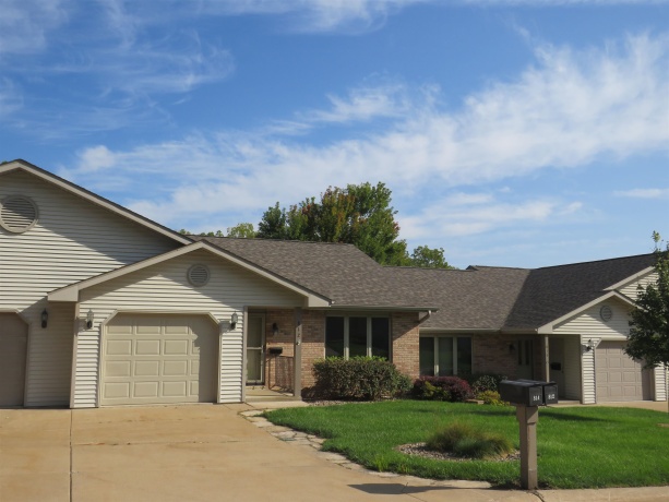 812 Shadow Bluff Drive, GALENA, Illinois 61036, 3 Bedrooms Bedrooms, ,3 BathroomsBathrooms,Condominium,For Sale,Shadow Bluff Drive,202505411