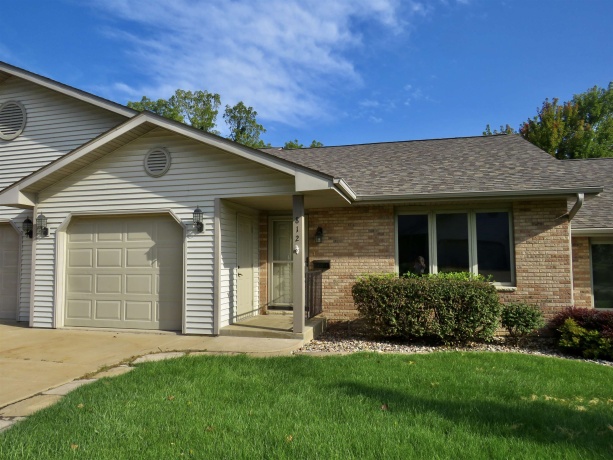 812 Shadow Bluff Drive, GALENA, Illinois 61036, 3 Bedrooms Bedrooms, ,3 BathroomsBathrooms,Condominium,For Sale,Shadow Bluff Drive,202505411