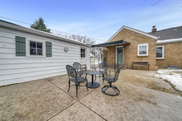 5009 Arlington, LOVES PARK, Illinois 61111, 2 Bedrooms Bedrooms, ,2 BathroomsBathrooms,House,For Sale,Arlington,202507663