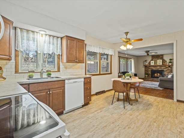 4616 Lanewood, ROCKFORD, Illinois 61108, 3 Bedrooms Bedrooms, ,2 BathroomsBathrooms,House,For Sale,Lanewood,202507524