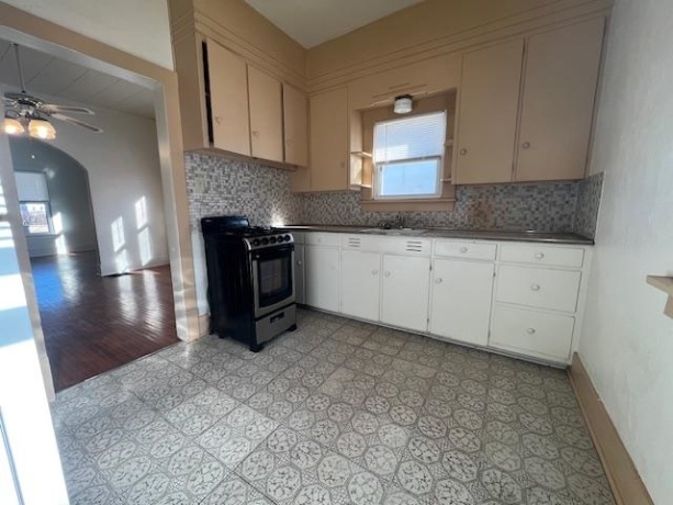 519 Empire, FREEPORT, Illinois 61032, 2 Bedrooms Bedrooms, ,1 BathroomBathrooms,House,For Sale,Empire,202507688