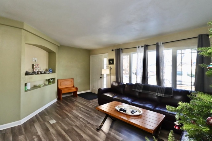 1321 Renrose, LOVES PARK, Illinois 61111, 2 Bedrooms Bedrooms, ,2 BathroomsBathrooms,House,For Sale,Renrose,202507689