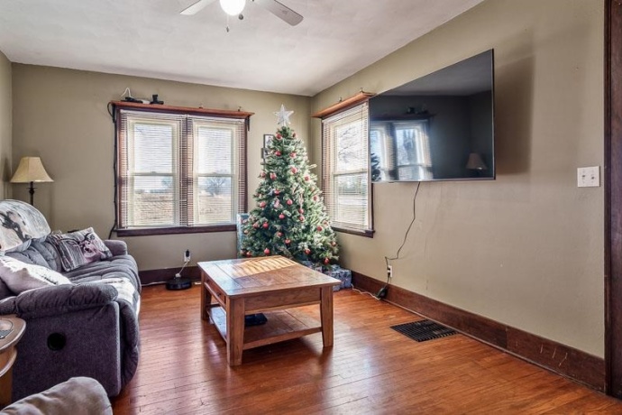 16905 State, PECATONICA, Illinois 61063, 3 Bedrooms Bedrooms, ,1 BathroomBathrooms,House,For Sale,State,202507697