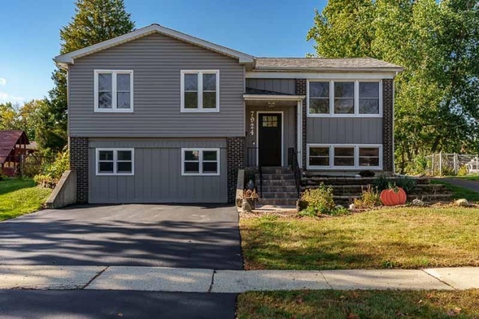 7924 WESTVIEW, WOODRIDGE, Illinois 60517, 5 Bedrooms Bedrooms, ,2 BathroomsBathrooms,House,For Sale,WESTVIEW,202506452