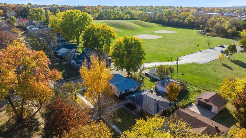 417 27th, ROCKFORD, Illinois 61108, 3 Bedrooms Bedrooms, ,2 BathroomsBathrooms,House,For Sale,27th,202506922