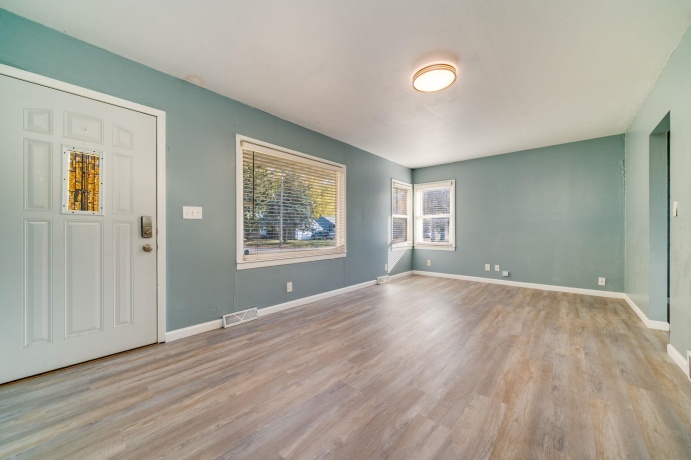 417 27th, ROCKFORD, Illinois 61108, 3 Bedrooms Bedrooms, ,2 BathroomsBathrooms,House,For Sale,27th,202506922