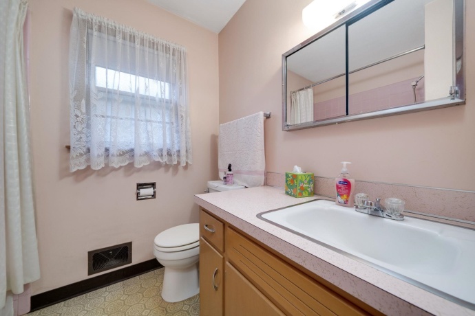 3816 Shirley, ROCKFORD, Illinois 61108, 3 Bedrooms Bedrooms, ,2 BathroomsBathrooms,House,For Sale,Shirley,202507702