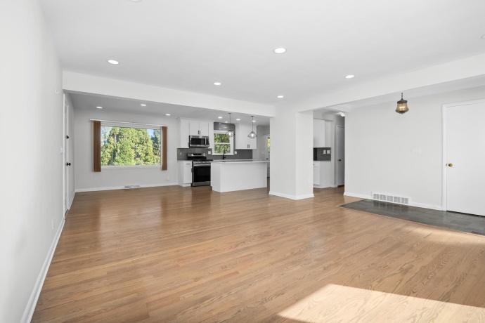 2516 Highcrest, ROCKFORD, Illinois 61107, 4 Bedrooms Bedrooms, ,2 BathroomsBathrooms,House,For Sale,Highcrest,202506784