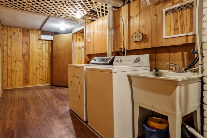 202 Renrose, LOVES PARK, Illinois 61111, 2 Bedrooms Bedrooms, ,2 BathroomsBathrooms,House,For Sale,Renrose,202507706