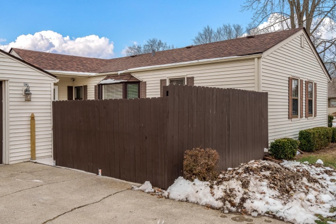 202 Renrose, LOVES PARK, Illinois 61111, 2 Bedrooms Bedrooms, ,2 BathroomsBathrooms,House,For Sale,Renrose,202507706