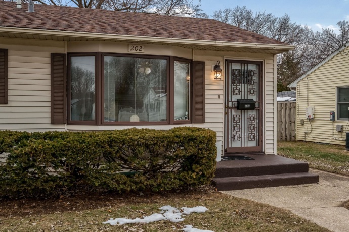 202 Renrose, LOVES PARK, Illinois 61111, 2 Bedrooms Bedrooms, ,2 BathroomsBathrooms,House,For Sale,Renrose,202507706