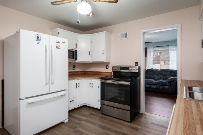 202 Renrose, LOVES PARK, Illinois 61111, 2 Bedrooms Bedrooms, ,2 BathroomsBathrooms,House,For Sale,Renrose,202507706